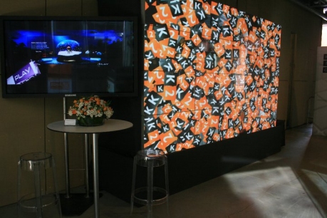 System interaktywny na ścianie bezszwowej (Plasma Wall)
