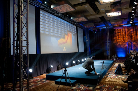Interaktywna gra Human Joystick na konferencji Tchibo